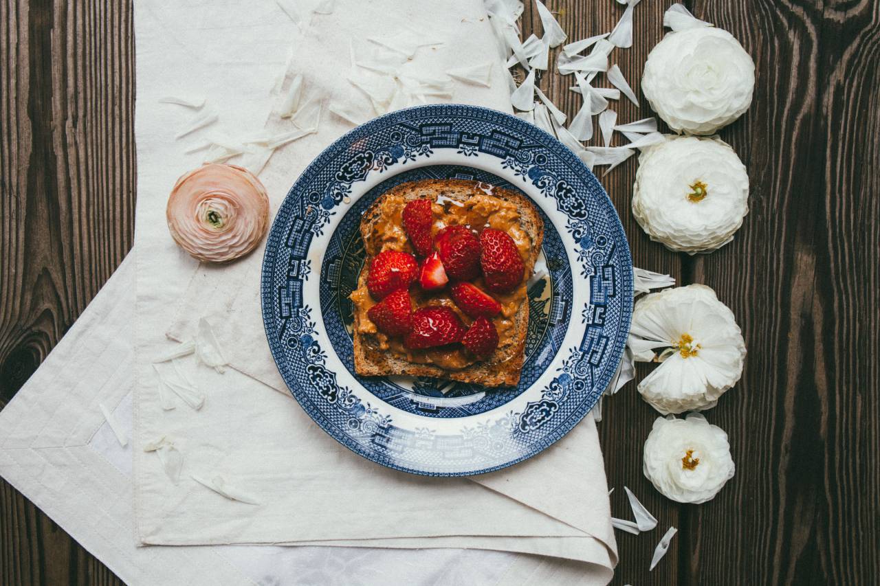 strawberry, fruit, food, dessert, plate, white, petal, flower, napkin, wooden, table
, 