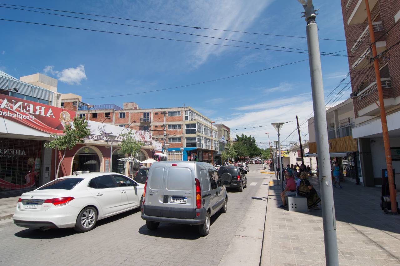 Paisaje urbano, calle, Córdoba, provincia, Villa Carlos Paz, Argentina, día, ciudad, lugar turístico,