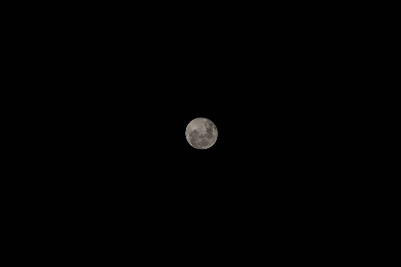 Night sky, Full moon, Astronomy, Space, Cosmic, Lunar, Celestial, Bright, Skyline, Natural beauty, Starry, Moonlit, Nighttime, Heavenly, Midnight, Astronomy photography, Nocturnal, Outer space, Lunar cycle, Moonlight, 
