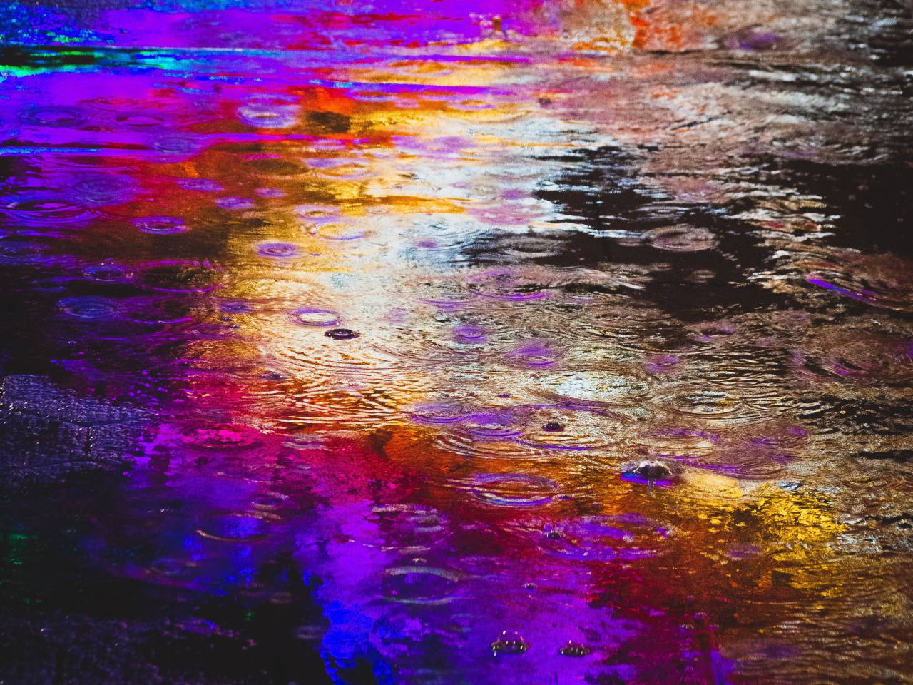 lluvia;calle;reflejo;noche;morado,