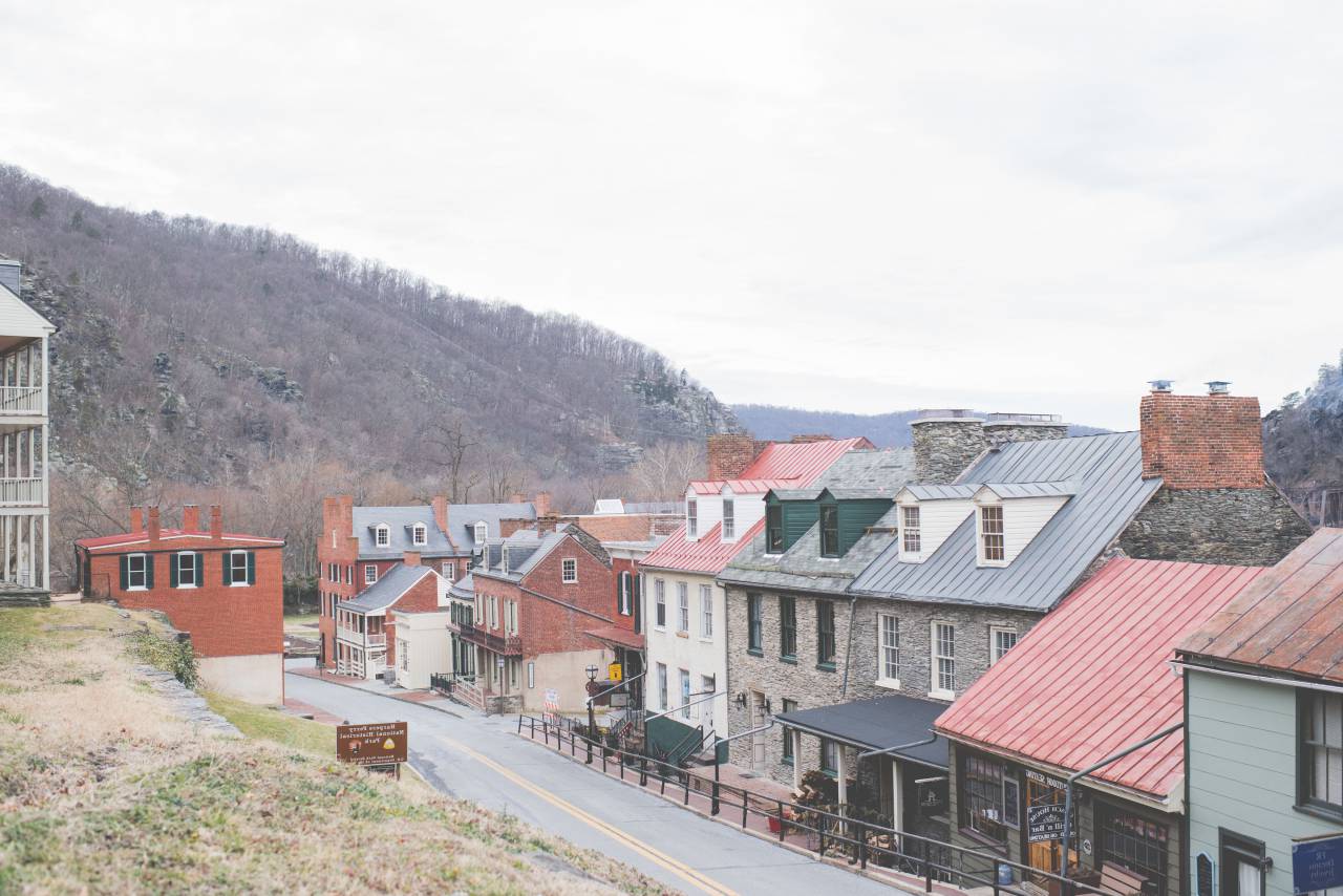 architecture, building, infrastructure, structure, establishment, village, subdivision, house, nature, road
, 