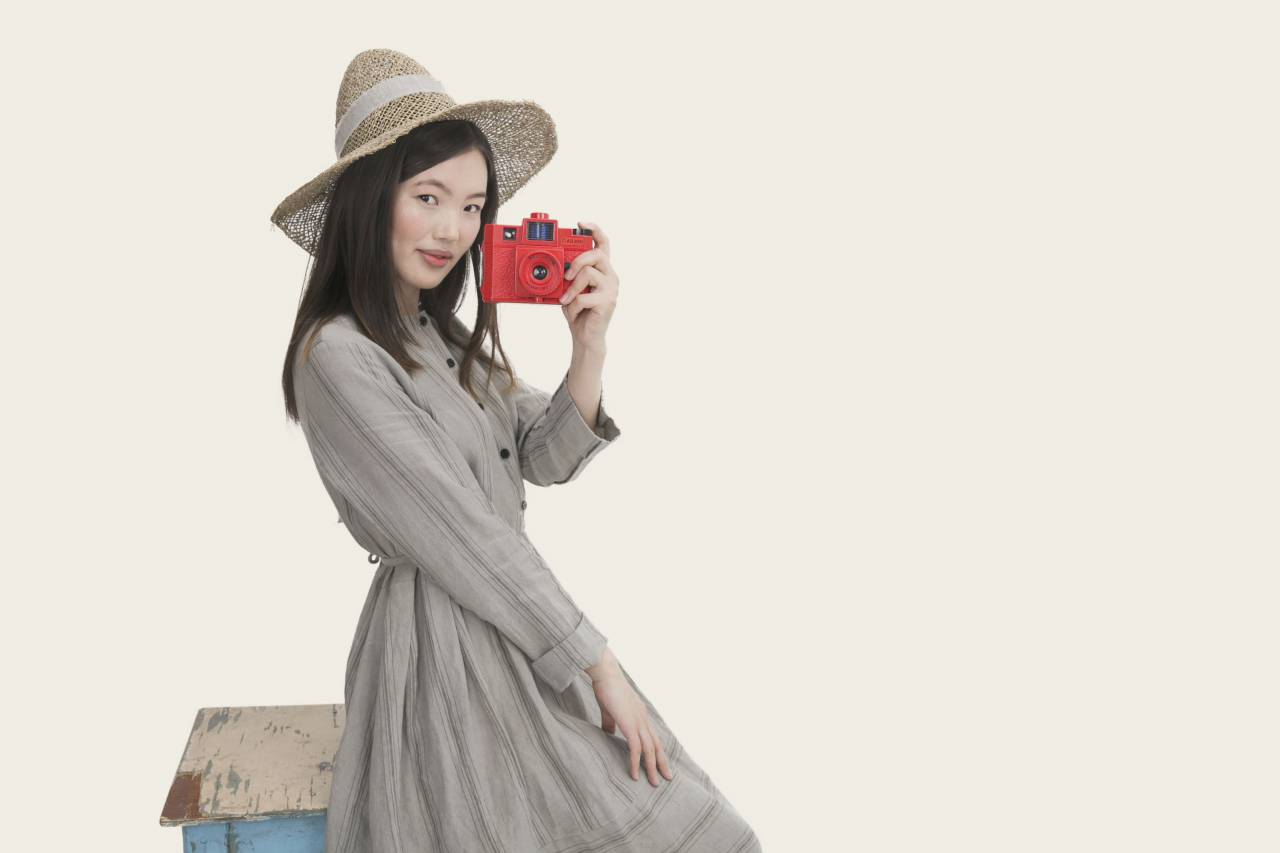 asian, girl, woman, people, fashion, clothes, hat, camera, photographer, photography, trendy
, 