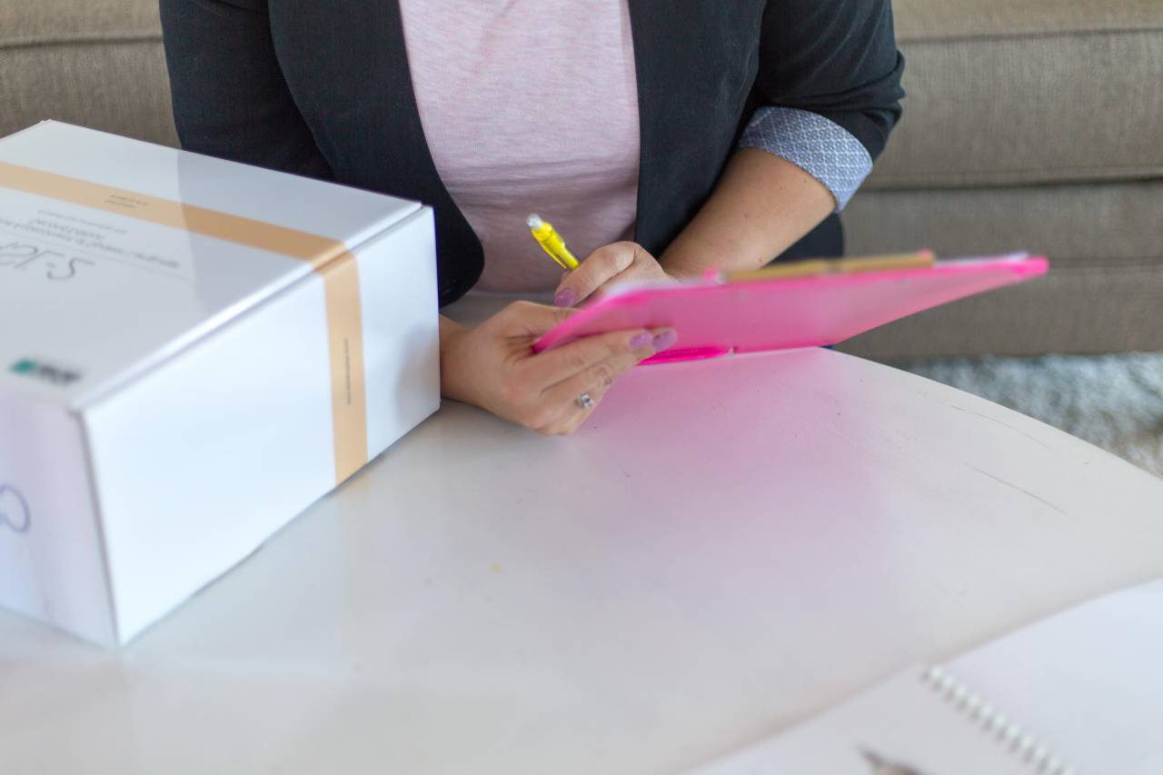 clipboard, hand, pen, worker, person, female, box, shipping, checklist, professional, table, office, package
, 