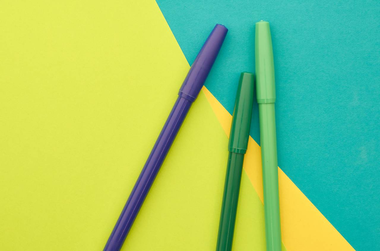 colored, markers, background, color, close up, art, drawing, pen, artist, palette, creative, design, paper, green, blue, yellow, flat lay
, 