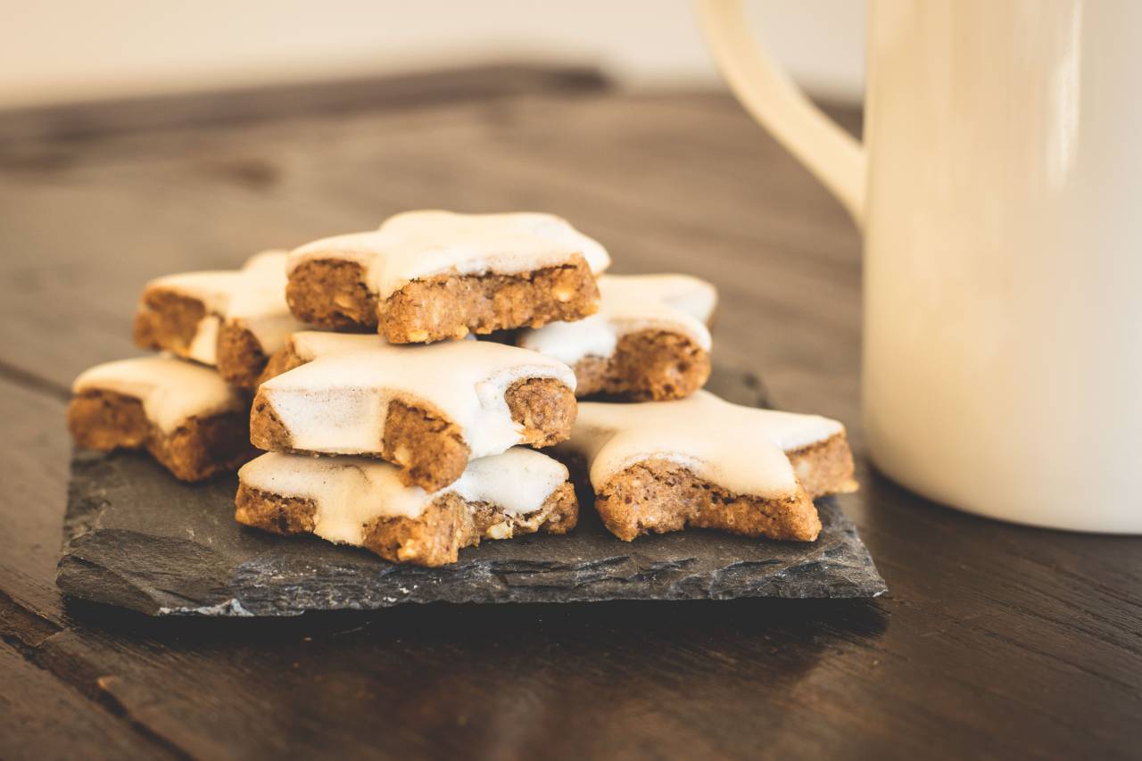 cookies, food, sweets, desserts, coffee, pastry, sugar, cup, wooden, table, snack, breakfast
, 