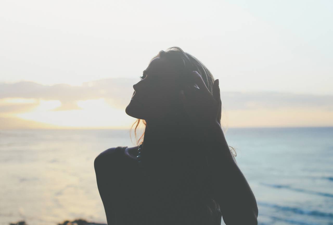girl, woman, silhouette, shadow, model, people, ocean, sea, sunset, sunshine, fashion, beauty
, 