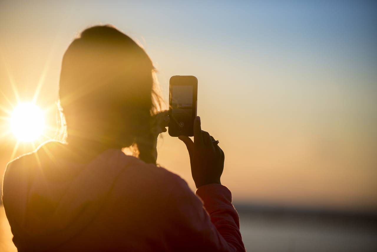 man, woman, person, back, technology, gadget, smartphone, mobile, phone, photography, sky, clouds, sun, light, rays, glare, streaks, gradient, shadows, silhouette
, 