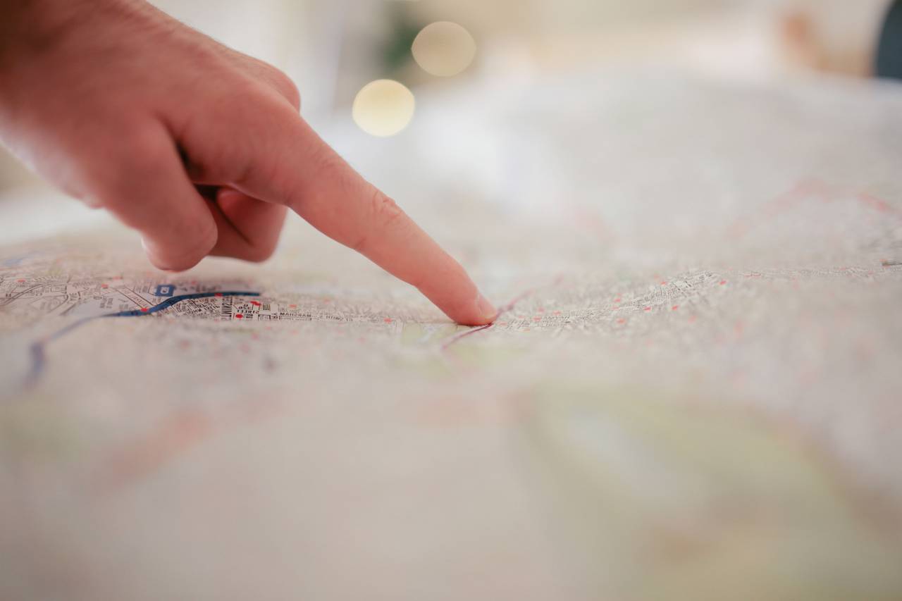 map, finger, pointing, hand
, 