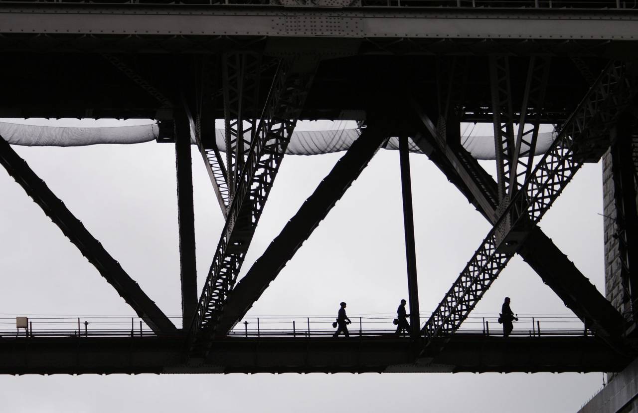 people, crossing, bridge, monochromatic, silhouette, city, modern, skyline, pedestrians, citizens, cityscape, figures, engineering, architecture, walking, urban
, 