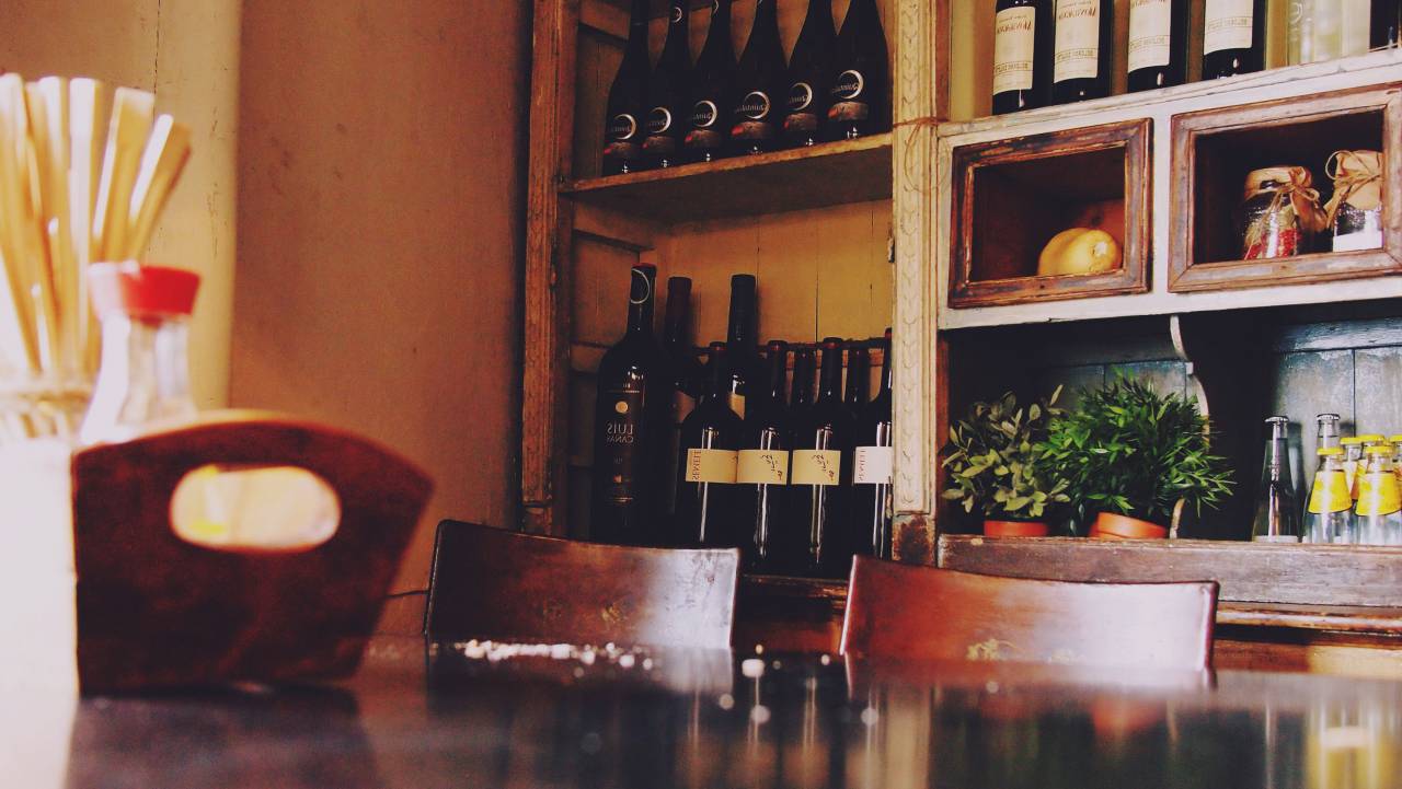 Restaurante, bar, cafetería, vino, botellas, mesa,