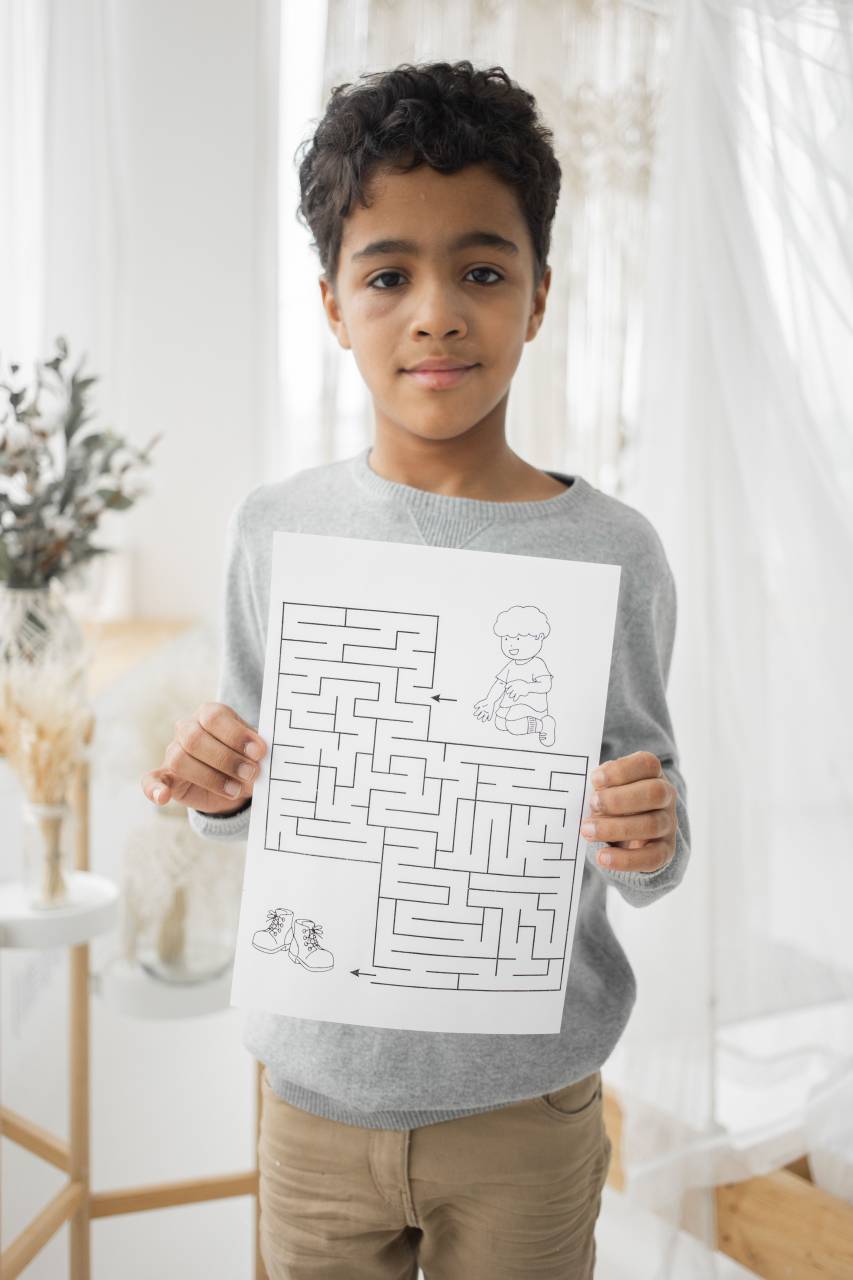 Girl, Solving, Maze, Paper, Pencil, Adventure, Problem-solving, Intelligence, Concentration, Focus, Solution, Challenge, Skill, Path, Fun, Game, Strategy, Decision-making, Navigation, Creativity, Achievement, Success, Learning, Curiosity, Exploration, 