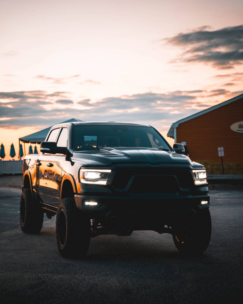 pick up;truck,car,land vehicle,transportation,speed,sports utility vehicle,outdoors,off-road vehicle,mode of transport,driving,adventure,sport,wheel,traffic,engine, 