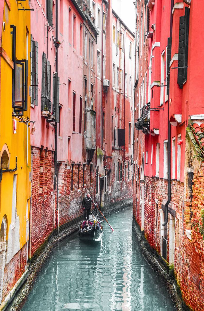venice,canal,architecture,famous place,cultures,outdoors,travel,travel destinations,veneto,nautical vessel,italian culture,water,cityscape,tourism,gondolier,building exterior,history,multi colored,tourist,built structure,city life,transportation,vacations, 