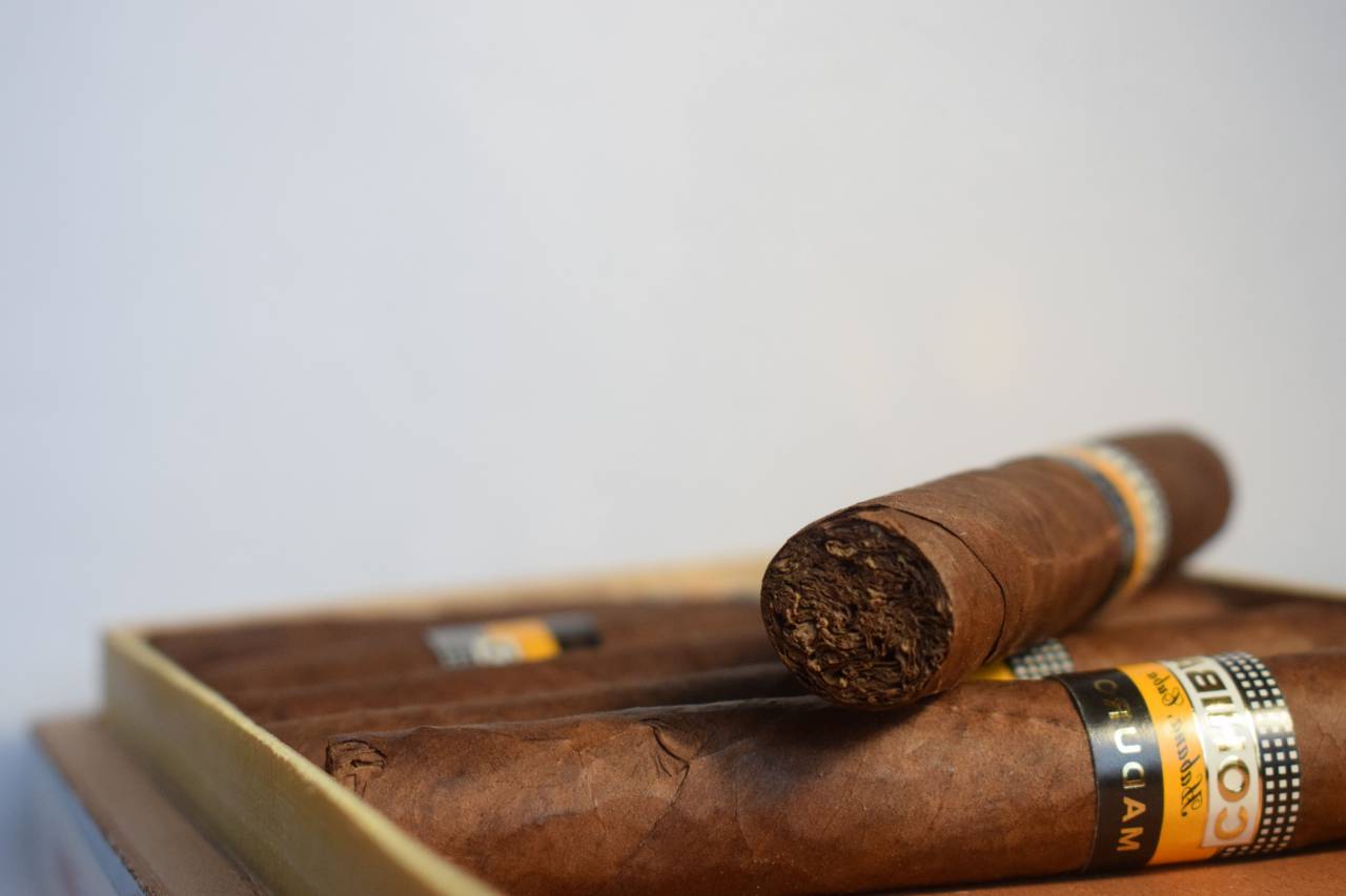 cigar, box, wood, smoke, cigarette, elegant, wooden box, present, gift, smoker, stogie
, 
