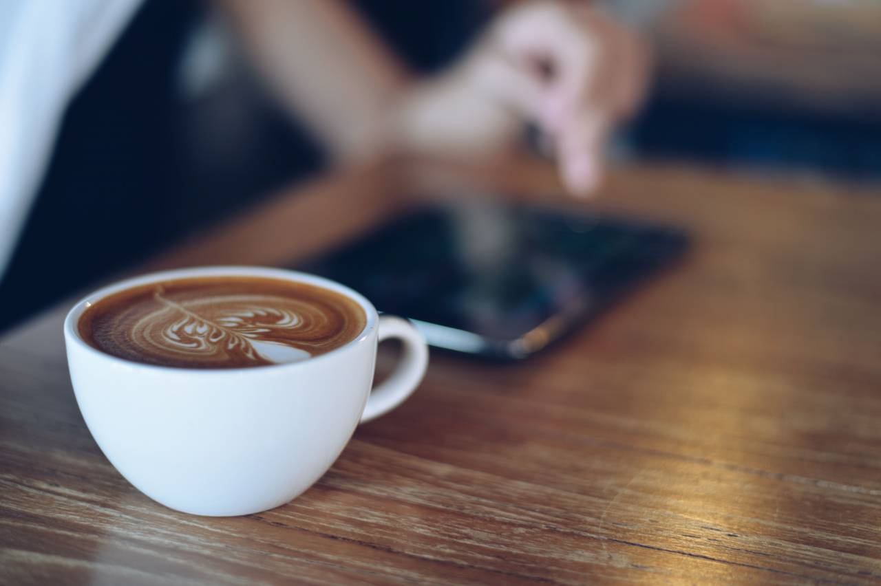 café, latté, art o, cafetería, cafe, difuminar, de madera, mesa,