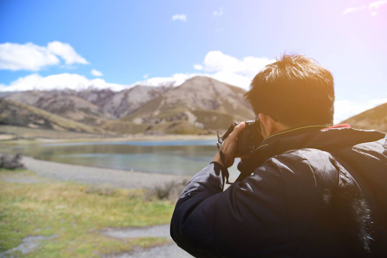 montaña, paisaje, aire libre, vista, césped, mar, océano, agua, gente, viajar, solo, cámara, fotógrafo,