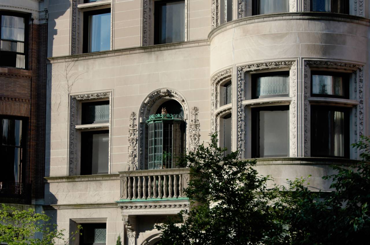 Adornado, edificio, exterior, ciudad, urbano, ventanas, entrada, casa, casa, barrio, antiguo, piedra, ladrillo, balcón, arquitectura,