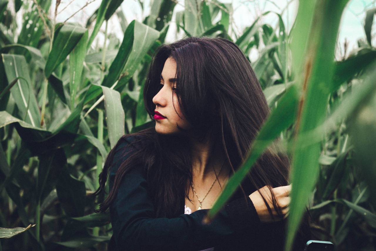 Gente, mujer, niña, belleza, collar, campo, verde, plantas, cultivos,