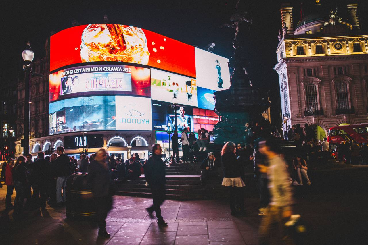 Piccadilly Circus, people, crowd, busy, city, urban, billboards, lights, dark, night, London
, 