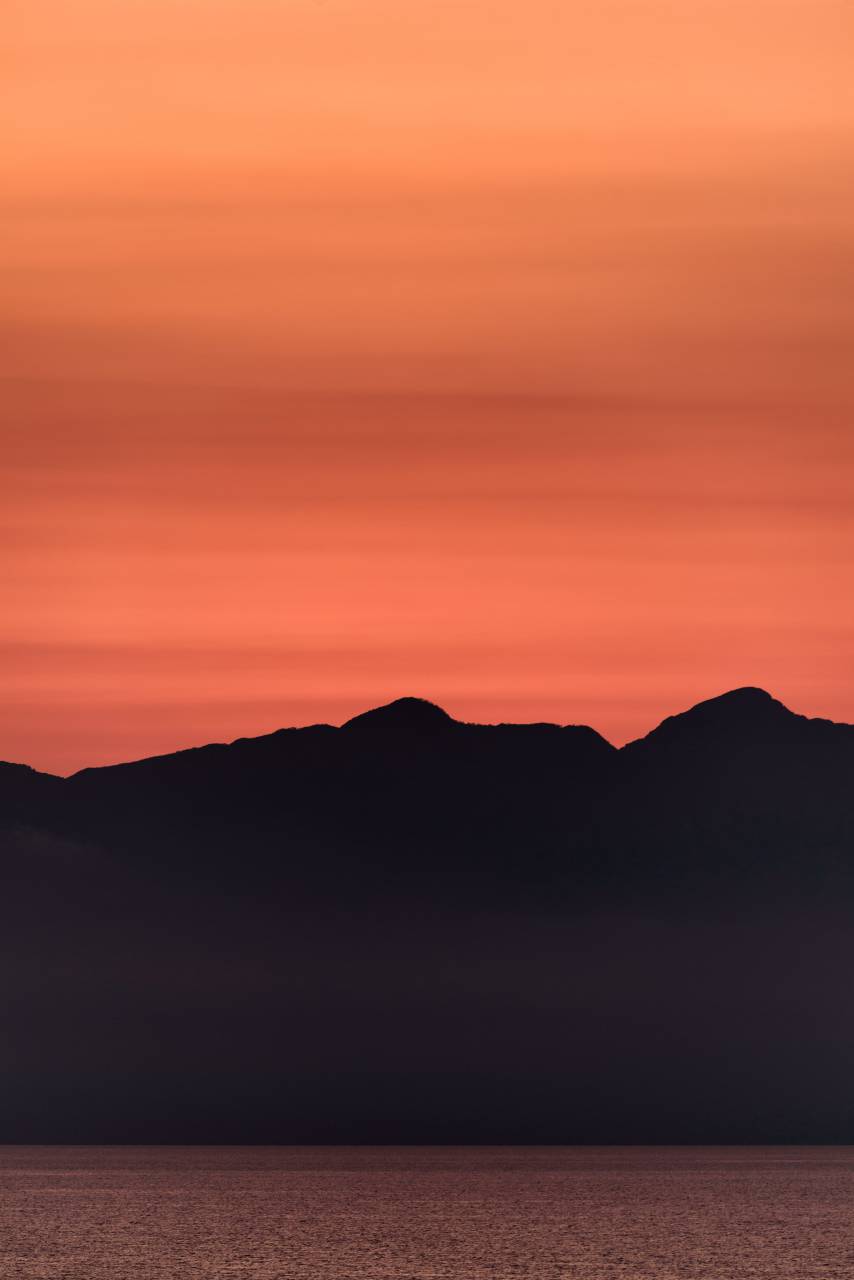 puesta de sol, paisaje, naturaleza, al aire libre, cielo, verano, escénico, noche, dorado, sol, oscuridad, vistoso, montaña, lago, silueta, calma, agua, vibrante,