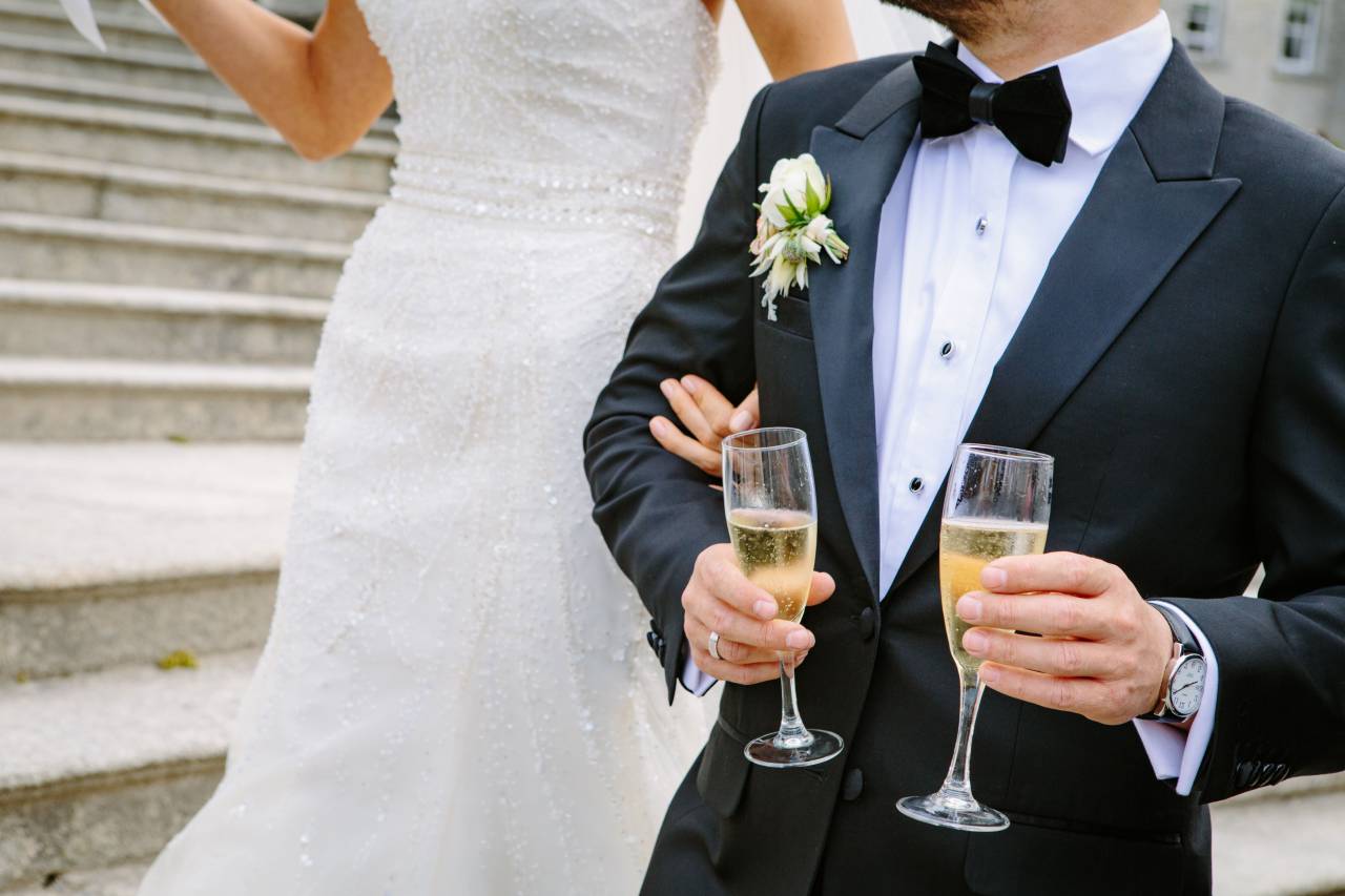 Boda, fiesta, celebración, vestido, traje, vino, vidrio, bebida, novia, novio, matrimonio, gente, hombre, mujer,