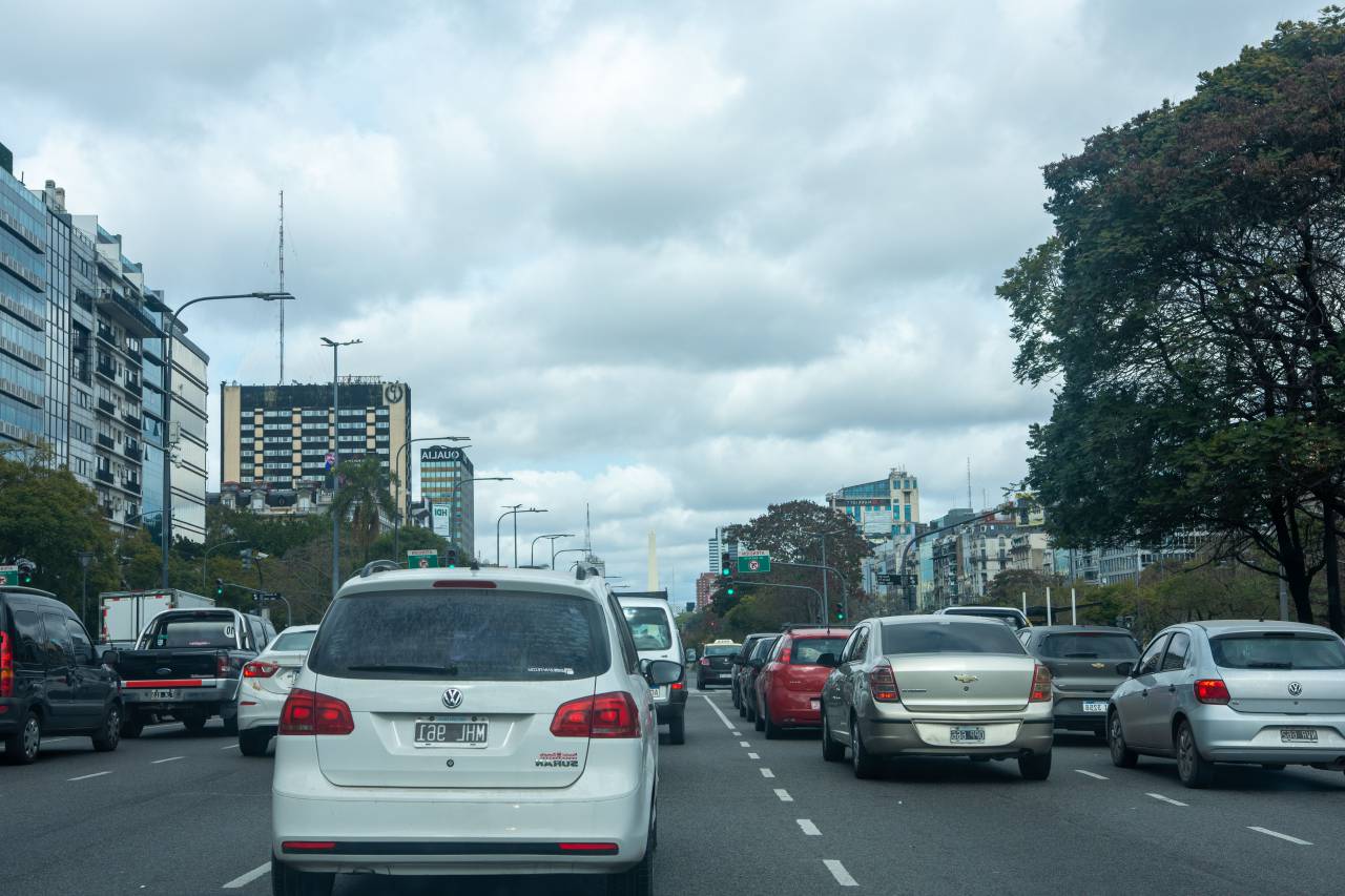argentina;Capital Cities;buenos aires;obelisk,car,traffic,transportation,outdoors,cityscape,city life,speed,building exterior,architecture,mode of transport,built structure,land vehicle,travel, 