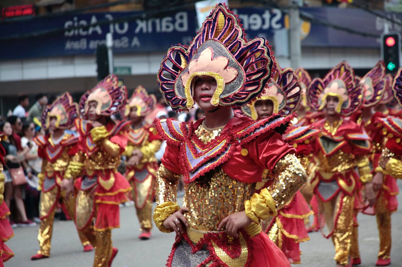 fiesta, carnaval, feliz, celebración, fiesta, festivo, celebrar, diversión, colorido, festival, fondo, decoración, alegría, evento, saludo, diseño, felicidad, nuevo, mujer, decoración, niña, brasil, divertido, fiesta, disfraz, Los jóvenes, la moda, el estilo de vida, la gente, el brasileño, la cultura, la celebración, la auténtica, el maquillaje, la ropa,