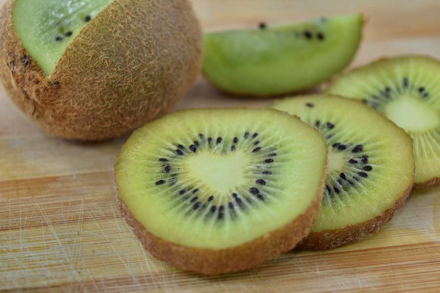 bitter, fruit, kiwi, slices, tasty, vitamin 