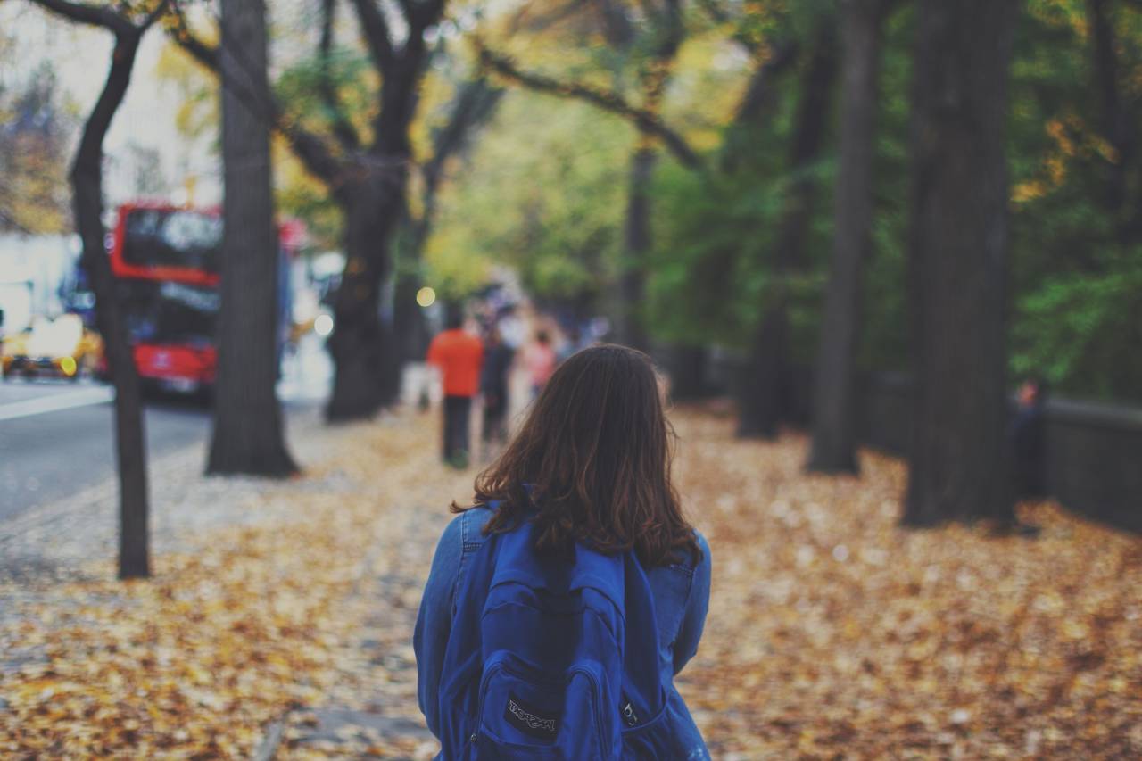 girl, woman, walking, pedestrian, city, urban, lifestyle, sidewalk, leaves, fall, autumn
, 
