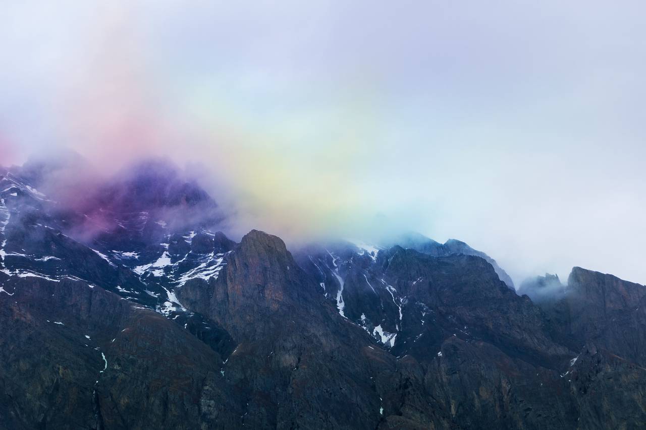 Montaña, valle, pico, cumbre, paisaje, naturaleza, niebla, frío, nube, cielo, arco iris,