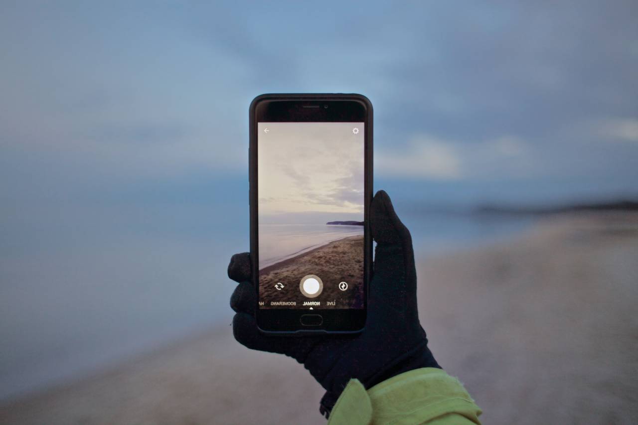 teléfono, celular, manzana, iphone, negro, naturaleza, tecnología, agua, océano, mar, playa, viajes, aventuras, vacaciones, instagram, historia,