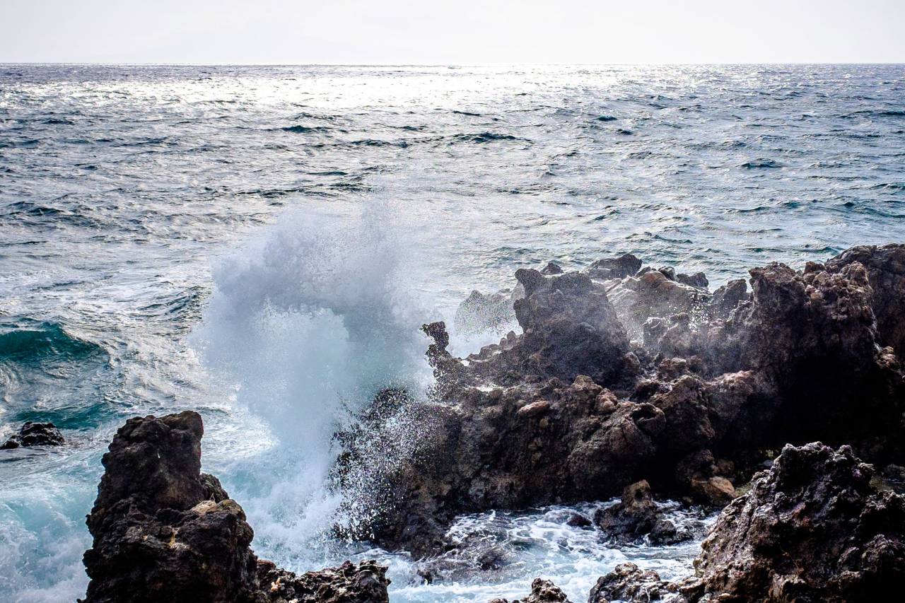 Soleado, verano, mar, océano, azul, estrellarse, agua, olas, salpicaduras, rocas, naturaleza,