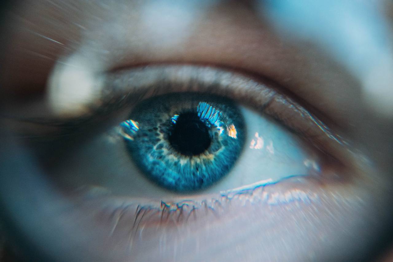 close up;blue eyes;woman,human eye,close-up,eyeball,iris,eye,looking,eyesight,blue,one person,macro,eyelash,watching,caucasian ethnicity,cornea,women,lens,optical instrument,adult,men,looking at camera,eye, 