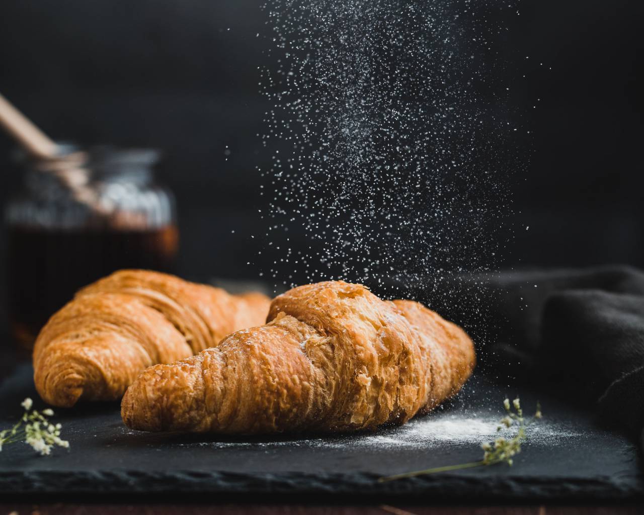 croissant,food,croissant,freshness,close-up,dessert,bread,table,gourmet,meal,wood,material,refreshment,backgrounds,baked,sweet food,snack,dark,rustic, 