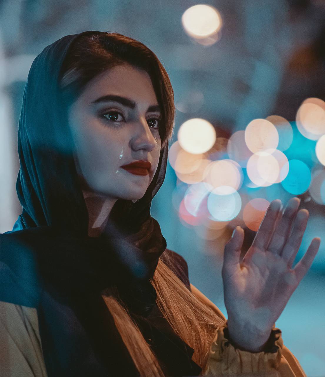 woman;crying;sad,women,one person,adult,young adult,caucasian ethnicity,portrait,beauty,looking,lifestyles,young women,looking at camera,elegance,females,fashion,one,woman,night,close-up,outdoors,smiling, 