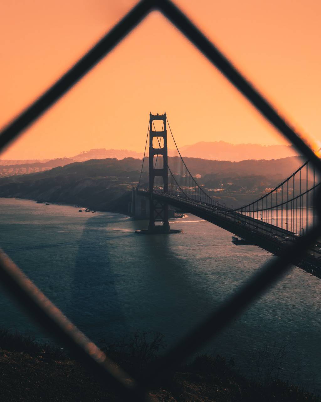 Estados Unidos, viajar, arquitectura, punto de referencia, puente, puesta de sol, bahía, cielo, ciudad, turismo, estructura, California, azul, mar, rojo, Pacífico, torre, turista, famoso, Francisco, America, dorado, puerta, agua, San, Paisaje urbano, costa, horizonte, urbano, cable, naturaleza, amanecer, atracción, naranja, paisaje, suspensión, histórico, transporte, noche, ligero, americano, ingeniería, símbolo, histórico, vista, nube,