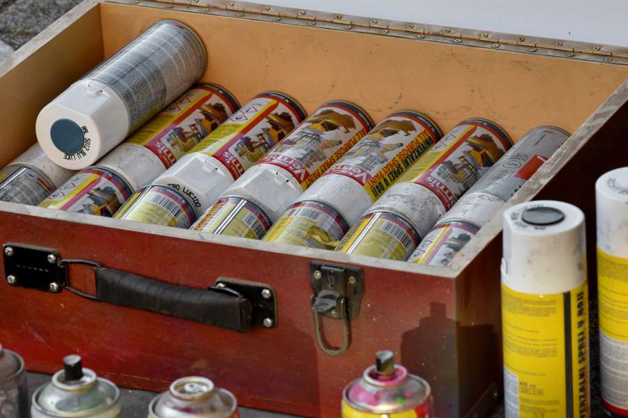 box, luggage, paint, paintbrush, container 