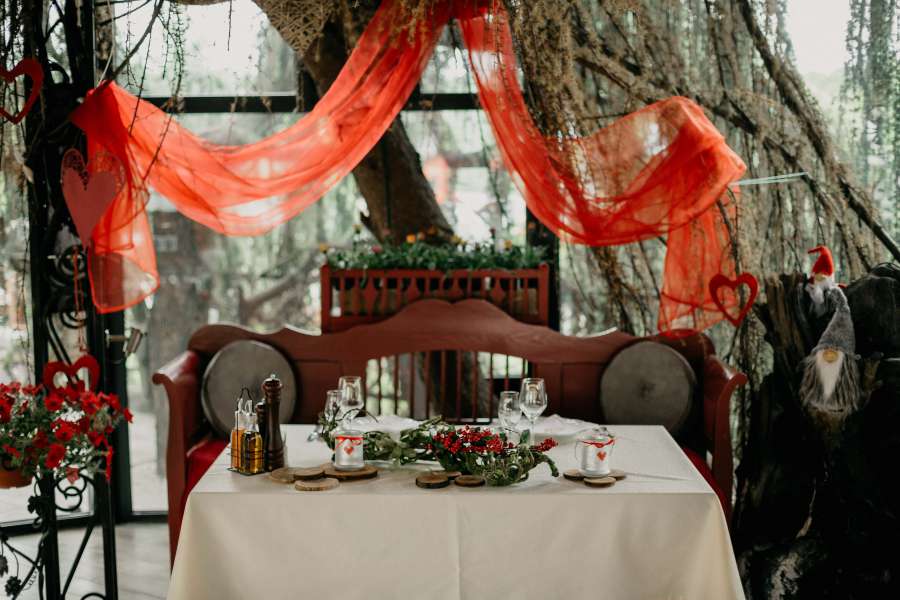 France, restaurant, dinner table, romantic 