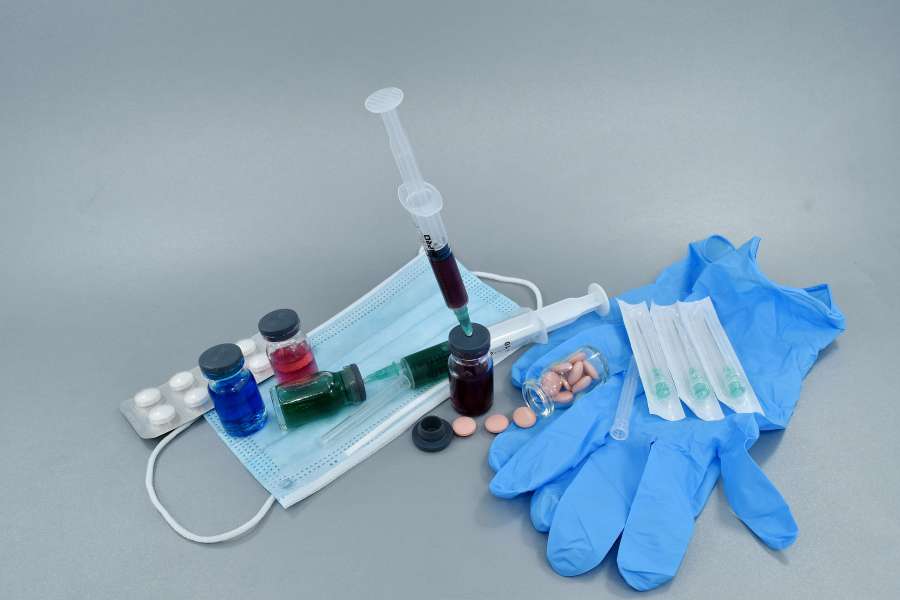🥇 Image of mask blood agar analysis equipment face pills needles ...