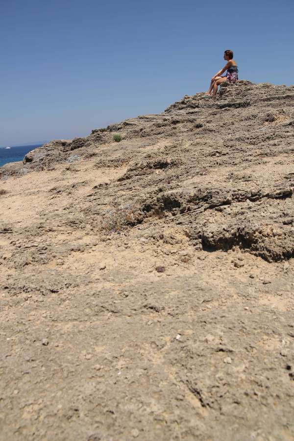 piensa, niña bonita, acantilado, solo, montaña