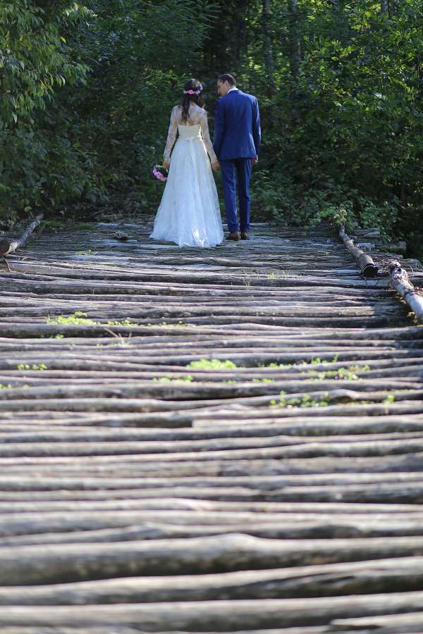 wooden, bridge, walking, groom, bride 