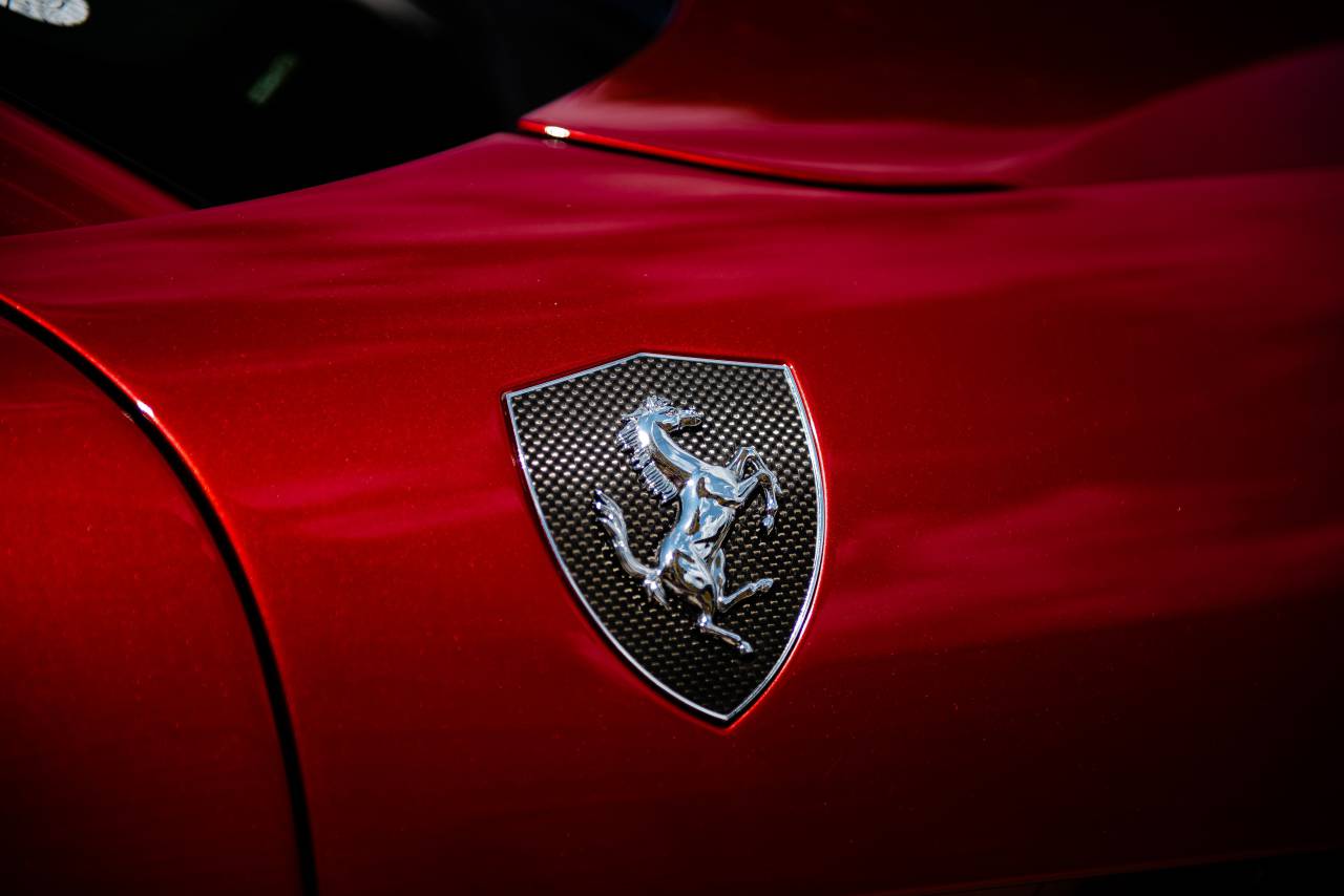 logotipo, transporte, coche, diseño, ferrari, vehículo, automóvil, auto, lujo, rápido, carrera, deporte, velocidad, motor, rueda, moderno, símbolo, rojo, poder, automotriz, concepto, transporte, deportes, aislado, unidad, blanco, tecnología, elegante, motor, modelo, costoso, antecedentes, firmar, vector, italia, detalle, aceleración, ferrari 458, render 3d, cupé, negocio, estilo, icono, actuación, coche deportivo, primer plano, elemento, rico , corporativo,