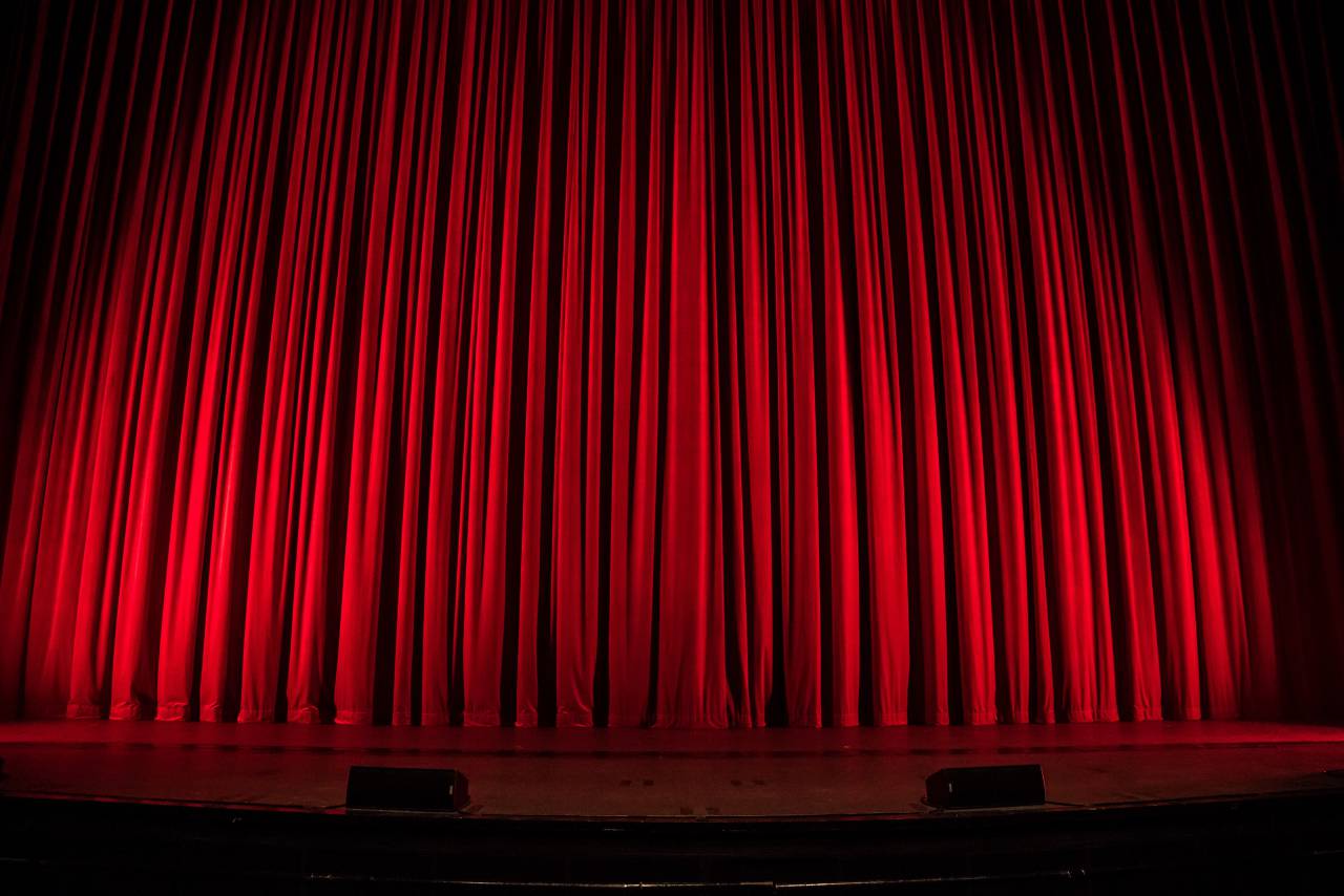 nadie, rojo, ópera, concierto, terciopelo, cortina, rendimiento, entretenimiento, teatro, escenario, textil, evento, auditorio, fondo, telón de fondo, teatral, espectáculo, arte, teatro, abierto, diseño, tela, elegancia, decoración, cine, película, juego, clásico, película, textura, marco, frente, estreno, ceremonia, presentación, premios, vacío, imagen, decoración, foco, luz, estilo, comedia, asientos, audiencia, cortinas, cerrado, aislado,