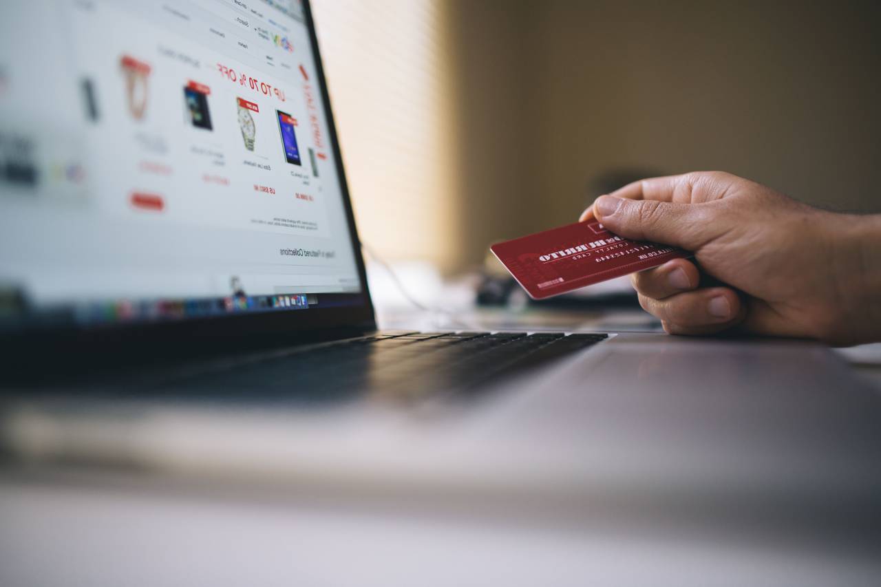 Comercio electrónico, compras, tarjeta de crédito, pago, dinero, ordenador portátil, computadora, mano,