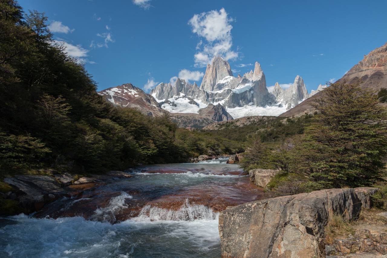 paisaje, viaje, patagonia, naturaleza, nadie, montaña, el chalten, argentina, turismo, rock, panorama, azul, cielo, escénico, hermoso, nubes, santa cruz, agua, río, al aire libre, patagonia argentina, andes, trekking , senderismo, hierba, montañas, día, rio, valle, fotografía, paisaje panorámico, paisaje de montañas, vista, dramático, panorámico, vueltas, parque nacional los glaciares, colina, fitz roy, hito, américa del sur, fondo, provincia de santa cruz, verde, argentino, pico, patagónico, medio ambiente, chalten,