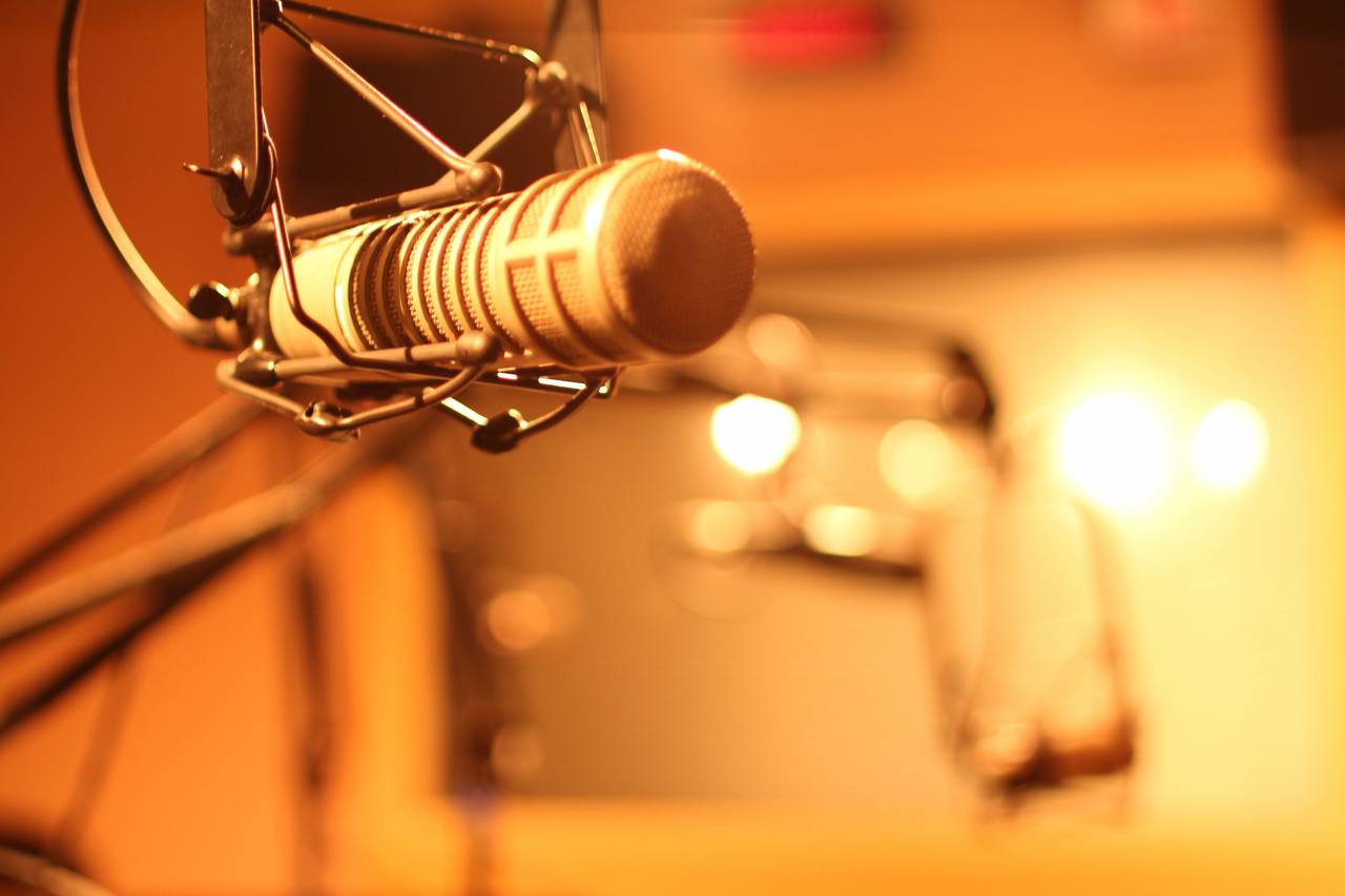 micrófono, música, audio, sonido, estudio, voz, karaoke, comunicación, entretenimiento, radio, cantar, escenario, habla, grabar, medios, concierto, objeto, musical, radiodifusión, transmisión, vivir, equipo, fondo, tecnología, audiencia, voz, hablar, rendimiento, volumen, profesional, podcast, grabación, podcasting, conferencia,