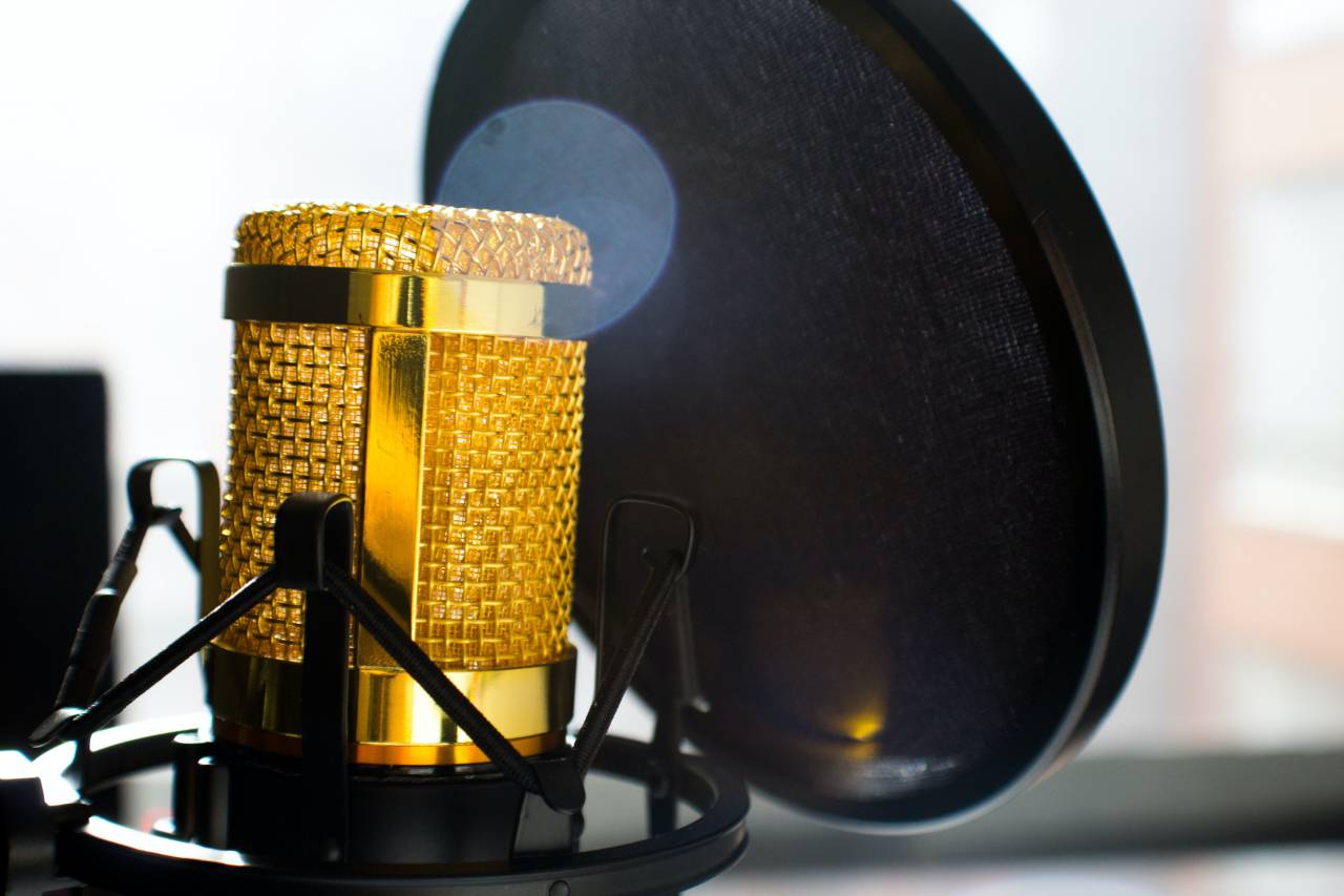 micrófono, música, audio, sonido, estudio, voz, karaoke, comunicación, entretenimiento, radio, cantar, escenario, habla, grabar, medios, concierto, objeto, musical, radiodifusión, transmisión, vivir, equipo, fondo, tecnología, audiencia, voz, hablar, rendimiento, volumen, profesional, podcast, grabación, podcasting, conferencia,