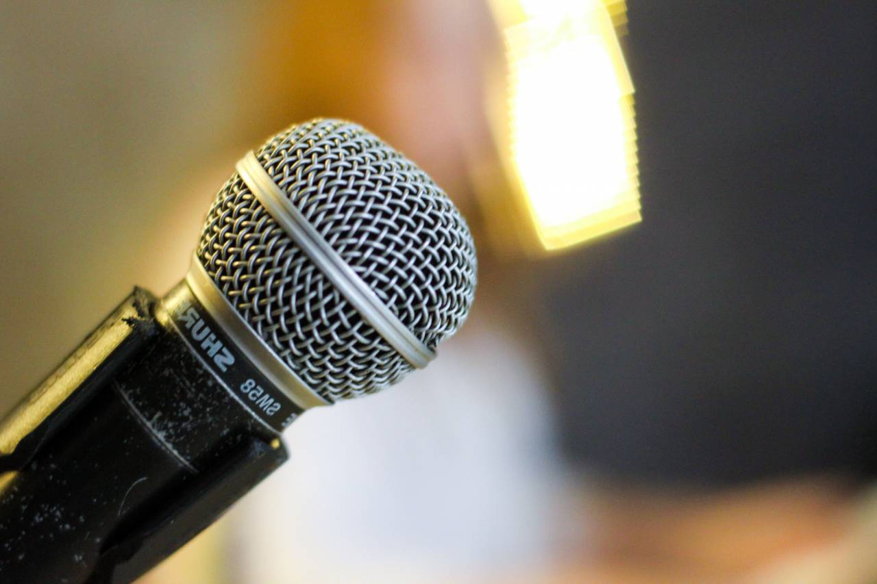 micrófono, música, audio, sonido, estudio, voz, karaoke, comunicación, entretenimiento, radio, cantar, escenario, habla, grabar, medios, concierto, objeto, musical, radiodifusión, transmisión, vivir, equipo, fondo, tecnología, audiencia, voz, hablar, rendimiento, volumen, profesional, podcast, grabación, podcasting, conferencia,