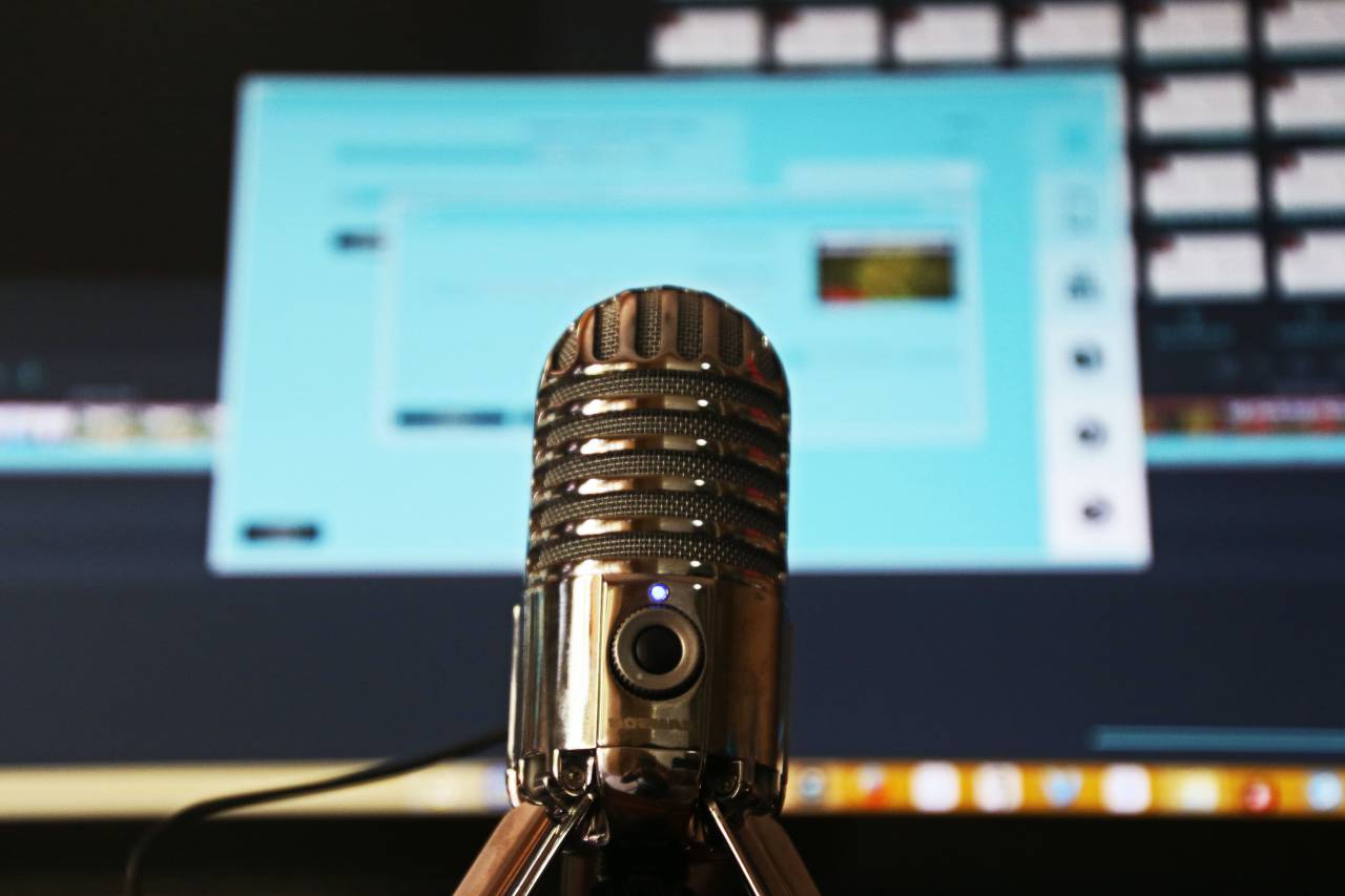 microphone, mic, music, audio, sound, studio, voice, karaoke, communication, entertainment, radio, sing, stage, speech, record, media, concert, object, musical, broadcasting, broadcast, live, equipment, background, technology, audience, vocal, speak, performance, volume, professional, podcast, recording, podcasting, conference, vintage, retro, silver, metal, 