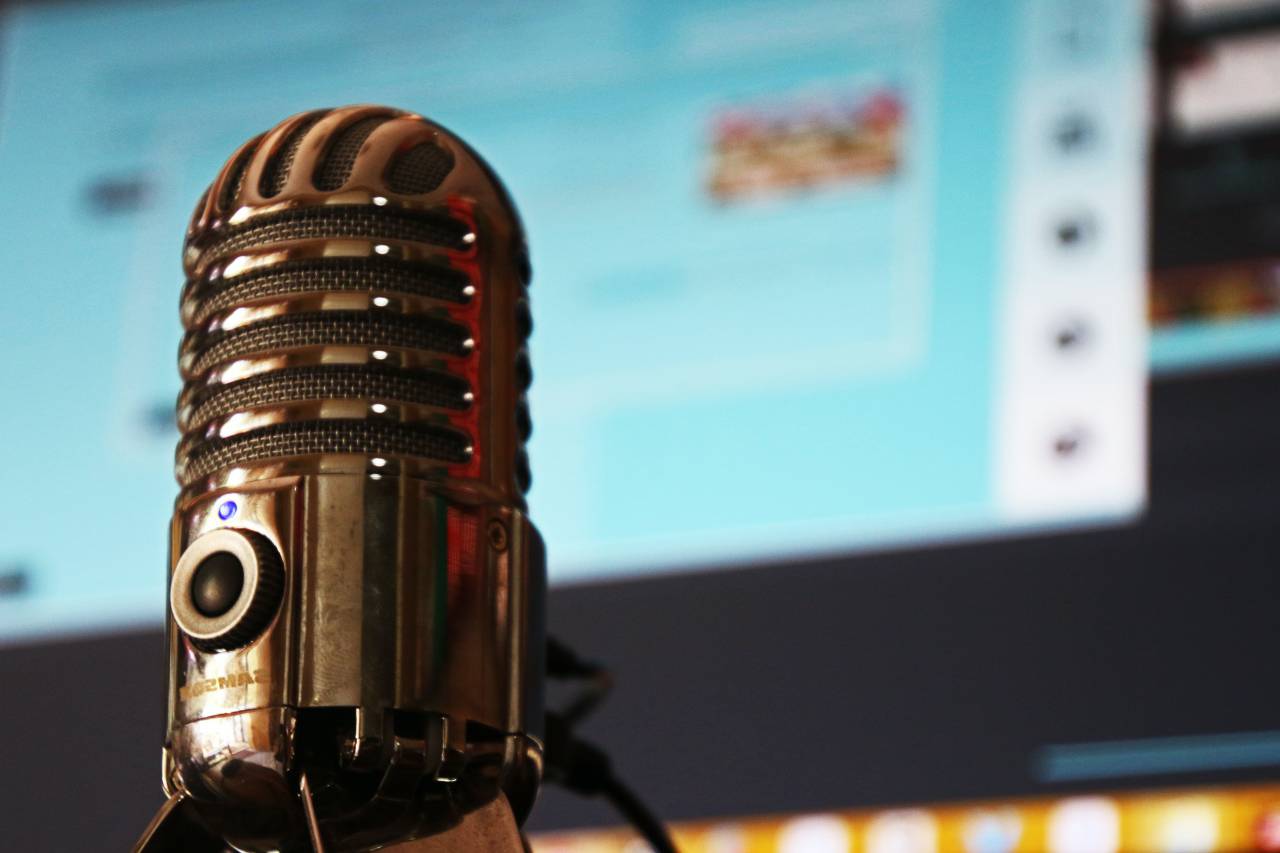 microphone, mic, music, audio, sound, studio, voice, karaoke, communication, entertainment, radio, sing, stage, speech, record, media, concert, object, musical, broadcasting, broadcast, live, equipment, background, technology, audience, vocal, speak, performance, volume, professional, podcast, recording, podcasting, conference, vintage, retro, silver, metal, 